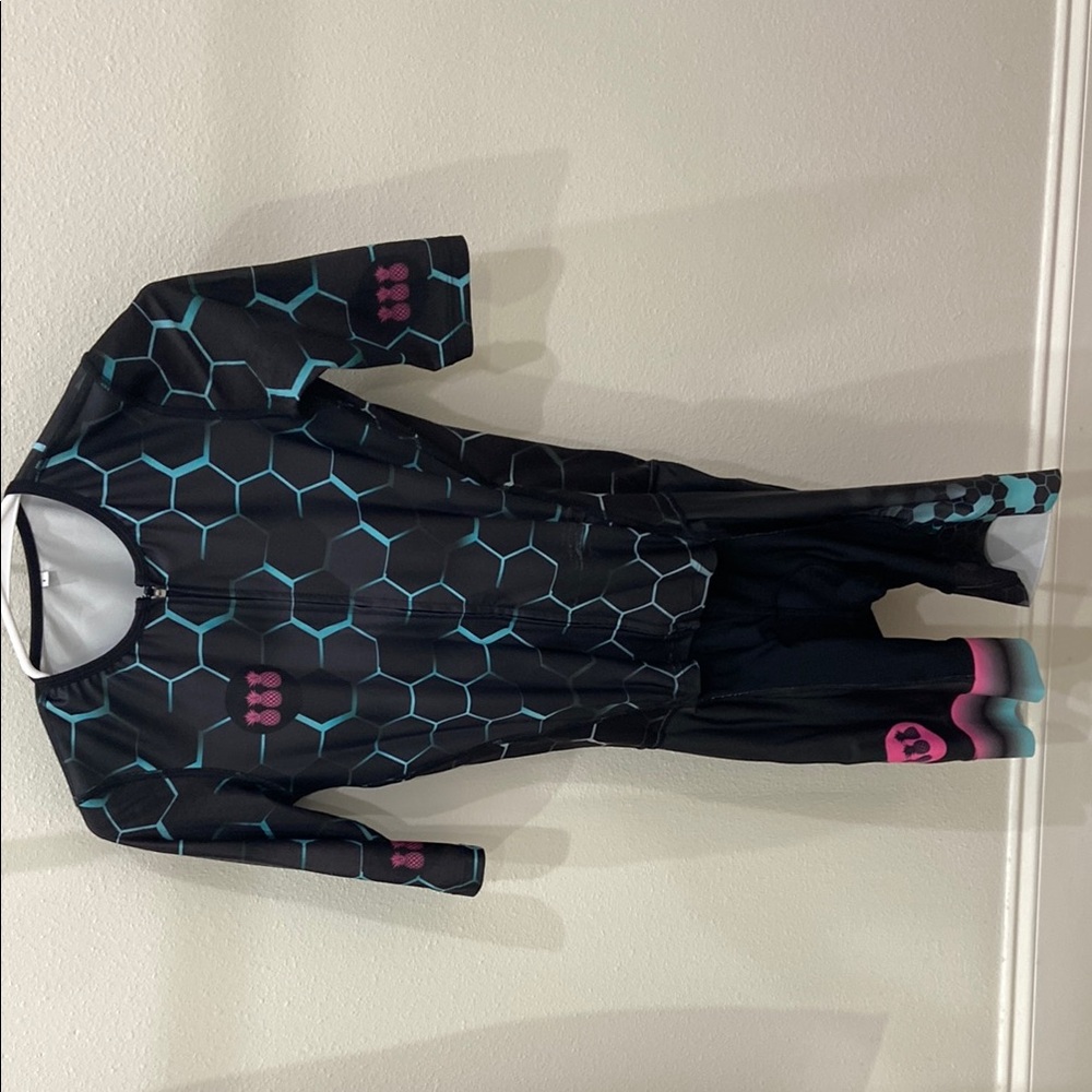 Tres Pinas Black and Blue Hexagon Patterned Tri Suit